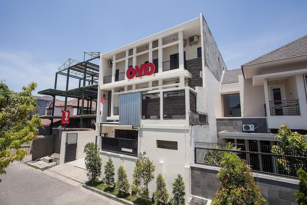Hotel OYO 138 Graha 99 Surabaya Exterior foto